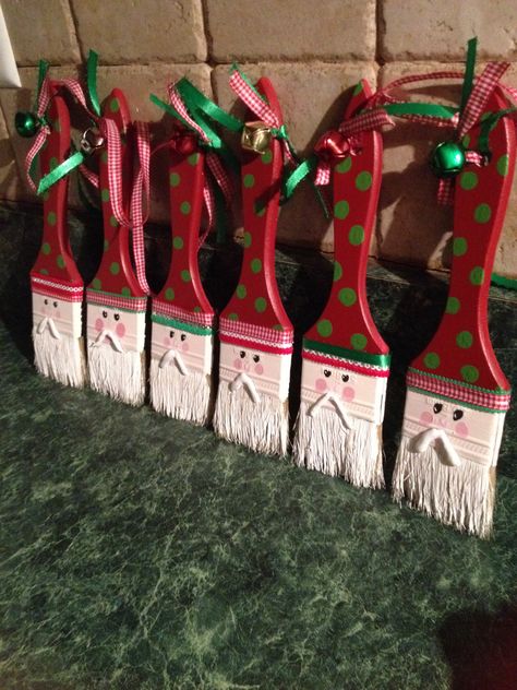 Paintbrush Santa Craft, Paint Brush Santa Craft, Paintbrush Santa Ornament, Paint Brush Ornaments, Paintbrush Crafts, Paintbrush Santa, Diy Paint Brush, Craft Ideas For Christmas, Recycled Christmas Decorations