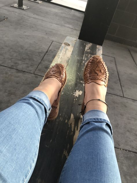 Huarache Sandals Outfit, Huaraches Outfit, Cute Cowgirl Boots, Vaquera Outfit, Huaraches Shoes, Huarache Sandals, Sandals Outfit, Easy Trendy Outfits, Miu Miu Ballet Flats