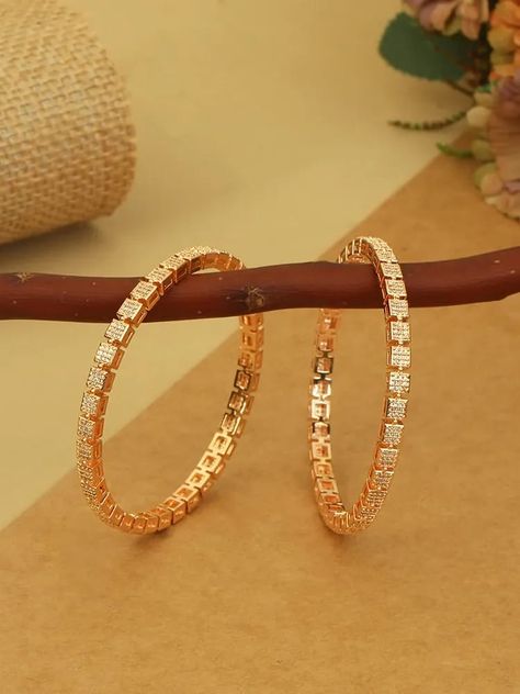 Gold Bangles Dubai Design, Bengals Gold Jewellery, Designer Bangles Gold, Indian Bangles Gold Design, Bengel Design, Gold Jwelery Designs, Bengals Design Gold, Bangles Gold Design, Stone Bangles Gold