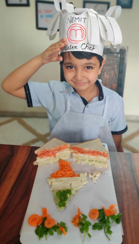 Tricolour Sandwich, plating with tricolour Indian map Tricolour Food Ideas For Kids, Tri Colour Food Ideas, Tri Colour Activity For Kids, Independence Day Ideas For Kids, Flameless Cooking For Kids, Independence Day Kids Activities, Food Day Activities For Kids, Fireless Cooking For Kids, Fireless Cooking Ideas