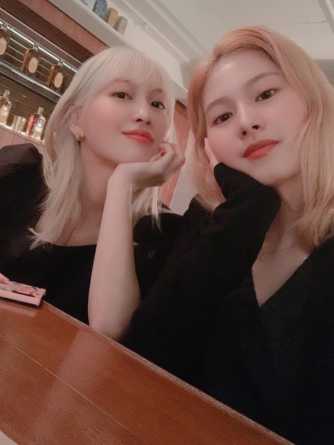 💜👶🏻 // samo day❣️ on Twitter: "the ONLY soulmates i know… " Sana Blonde, Samo Twice, Momo Selca, Twice Selca, Momo Sana, Sana Minatozaki, Sana Momo, Myoui Mina, Minatozaki Sana