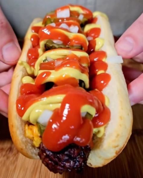 Burger Hot Dog, Red Meat Recipes, Game Recipes, Mocktail Recipe, Game Food, November 17, Red Meat, Meat Recipes, Cheeseburger