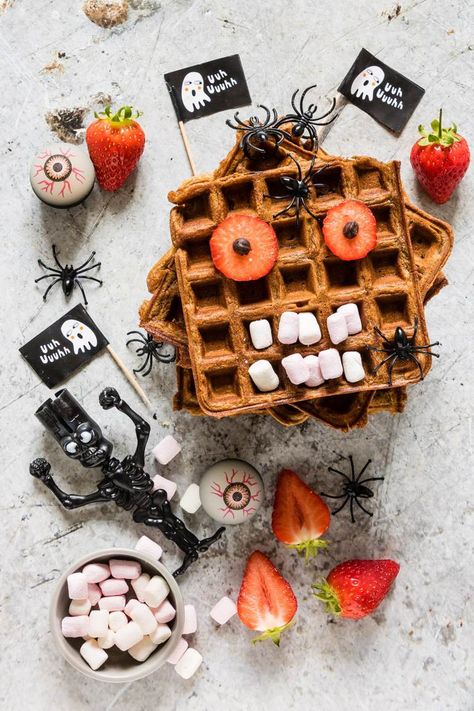 Halloween Waffle Ideas, Crockpot Dairy Free, Halloween Food Mummy, Vegetarian Halloween, Easy Waffles, Potato Waffle Recipe, Buffet Halloween, Halloween Punch Recipes, Vegan Breakfast Casserole