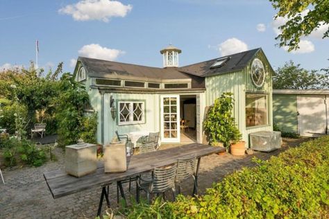 Beautiful Little Octagon Cottage in Denmark Tiny Cottage Design, Smaller Houses, Denmark House, Allotment Garden, Cottage Tiny House, Garden Ideas Cheap, Tiny Cottage, Cottage Design, Tiny House Design