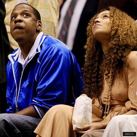 beyoncejuicy🍑👑 on Instagram: “I miss hear court side appearances . #beyonce #beyonc #jayz #beyhive #explorepage #queenbey #bey #yonce #blackgirlmagic #queen…” Beyonce Body, Beyonce Style, Beyoncé Giselle Knowles-carter, Beyoncé Giselle Knowles, Beyonce Queen, Queen Bey, Jay Z, I Missed, Beyonce