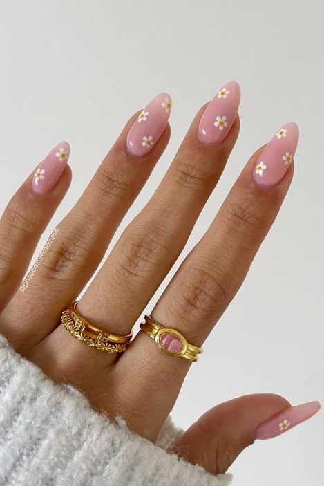 French Tip Nails Lilac, Nails Dainty, Dainty Nails, Nails Lilac, June Nails Ideas, Nails Daisy, Easter Nail Ideas, Nail Aesthetics, Trendy Almond Nails