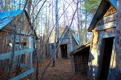 Haunted Trail Ideas, Haunted Props, Haunted Trail, Haunted Maze, Halloween Attractions, Haunted Woods, Haunted Hayride, Halloween Entertaining, Haunted Attractions