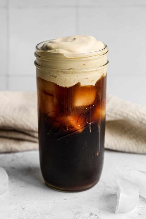 This easy recipe for Dunkin copycat brown sugar cream cold brew tells you home to make this delicious drink step by step at home. Homemade Sports Drink Recipes, Sports Drink Recipe, Diy Cold Brew Coffee, Pumpkin Cream Cold Brew, Gluten Free Drinks, Cream Cold Brew, Cold Brew Coffee Recipe, Cold Brew At Home, Iced Coffee At Home