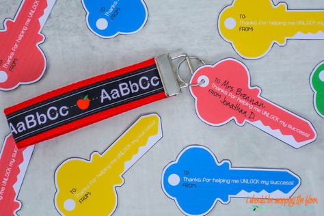 Teacher Appreciation Keychain Printable, Keychain Gift Tag, Tags For Gifts, Welcome To Kindergarten, Student Teacher Gifts, Tag Templates, Keychain Gifts, Gift Tag Template, Key Tags