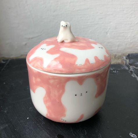 Diy Pottery Painting, Pottery Crafts, Diy Pottery, Ceramics Pottery Art, Cute Clay, Ceramics Projects, Clay Figures, Pottery Designs, Clay Ceramics