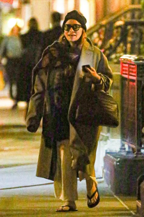 Kate Olsen Style, Mary Kate Olsen Style, Ashley Olsen Style, Olsen Fashion, New York Weather, Olsen Style, Mary Kate Ashley, Get Funky, Winter Layers