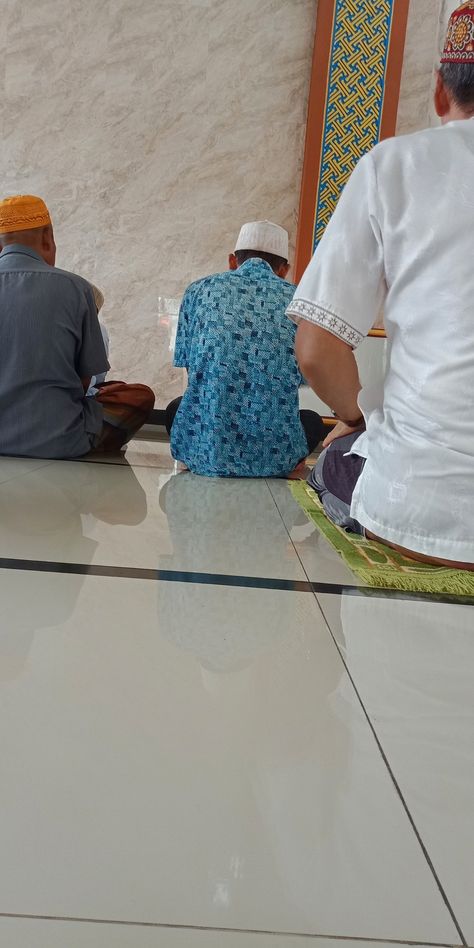 Pap ke masjid, sholat Jum'at, hari raya idul Fitri, selesai ke masjid, beribadah, di masjid, ke masjid, muslim, islam, musholla, ngaji bareng, mengaji, baca Alquran, islami Hari Raya Idul Fitri, Hari Raya, Idul Fitri, Quotes, Quick Saves