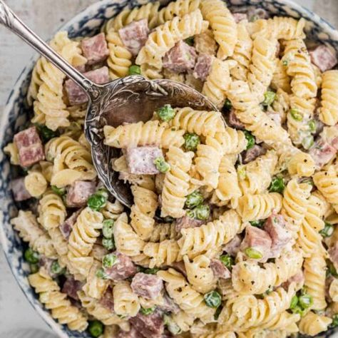 Ruby Tuesday Ham and Pea Pasta Salad - The Cagle Diaries Fried Bowtie Pasta, Ham And Pea Pasta Salad, Ruby Tuesday Pasta Salad, Pea Pasta Salad, Ranch Recipes, Pea Pasta, Ruby Tuesday, Rotini Pasta, Eat Veggies