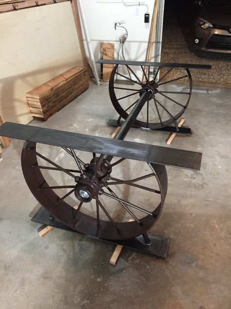 Wagon Wheel Table, Welding Table Plans, Wagon Wheel Decor, Welding Table Diy, Wagon Wheels, Wheel Decor, Diy Welding, Vintage Industrial Furniture, Welding Table