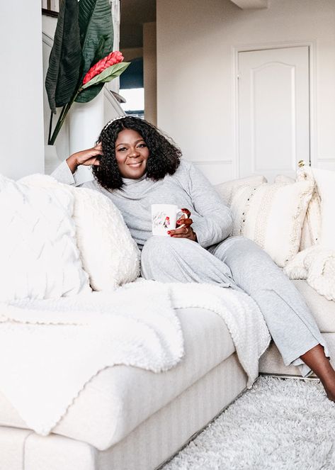 Plus Size Home Outfit, Plus Size Home Photoshoot, At Home Photoshoot Plus Size, Cute Lounge Outfits Plus Size, Plus Size Loungewear, Plus Size Lifestyle Photography, Branding Photoshoot Plus Size, Lounging Photoshoot, Woman Lounging Pose