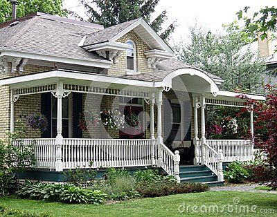 Beautiful front porch with arched detail on an old yellow-brick home. Perfect for relaxing on a summer's evening. Porch Arches, Old Front Porch, Vintage Front Porch, Architecture Homes, Victorian Porch, Porch Plans, Wooden Porch, Porch Railing, Small Front Porches