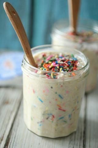 Cake Batter Protein, Protein Oatmeal, Balanced Breakfast, Overnight Oats Recipe, Cabbage Recipes, Oats Recipes, Protein Breakfast, Oatmeal Recipes, Izu