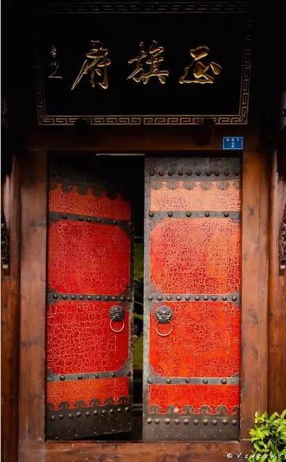 Chinese Door Design, Chinese Gate, Chinese Door, Red Doors, Chinese House, Sichuan China, Chinese Temple, Asian Architecture, Chinese Architecture