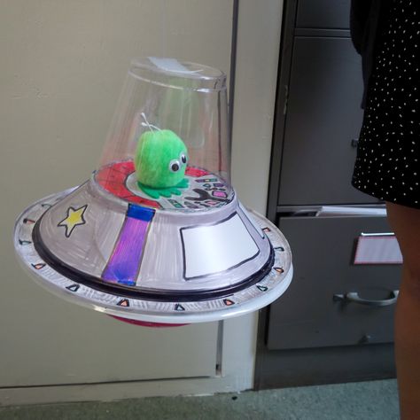 Make Your Own Alien Craft, Build An Alien Craft, Alien Crafts Preschool, Diy Alien Spaceship, Space Craft Ideas, Flying Saucer Craft, Ufo Craft, Alien Craft, Space Theme Classroom