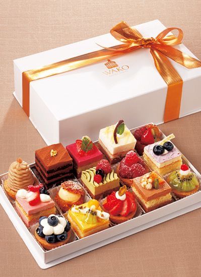 Cercei Din Lut Polimeric, Mini Torte, Dessert Packaging, Types Of Cakes, Fancy Desserts, Backyard Makeover, Cute Desserts, Food Platters, Mini Desserts