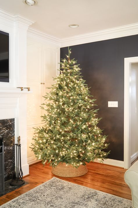 Twig Christmas Tree, Best Artificial Christmas Trees, Faux Christmas, Christmas Vibe, Real Christmas Tree, Christmas Decorations Living Room, Holiday Planner, Christmas Living Rooms, Diy Holiday Decor