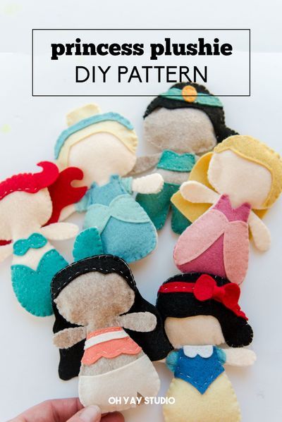 Beginner Sewing Stuffed Animals, Diy Felt Plushies, Sew Felt Animals, Felt Plushies Pattern Free, Diy Plushies Patterns Free, Plushies Tutorial, Diy Felt Toys, Felt Patterns Free, Felt Toys Diy