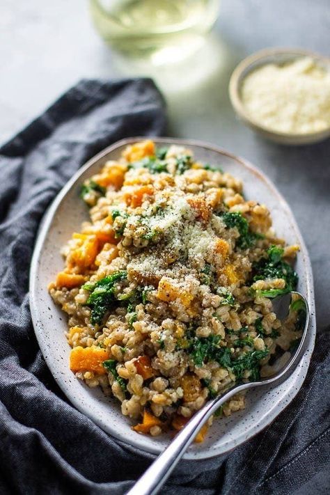 18 Anti-Inflammatory Recipes That Will Make You Feel Better Than Ever Risotto With Butternut Squash, Butternut Squash And Kale, Farro Risotto, Butternut Squash Kale, Inflammation Recipes, Anti Inflammation Recipes, Inflammatory Recipes, Inflammation Diet, Easy Chicken Breast