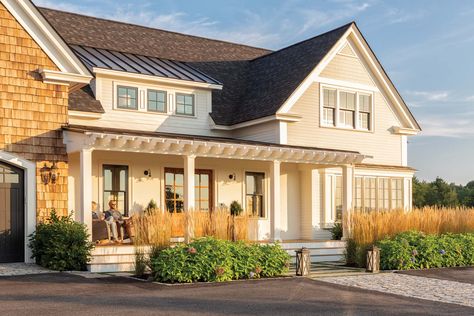 Shaker Shingle House, New England Bungalow Exterior, Maine Coastal Homes, Window Trellis, Cape House Plans, New England Style Homes, Nantucket Style Homes, Small Beach Houses, Shingle House