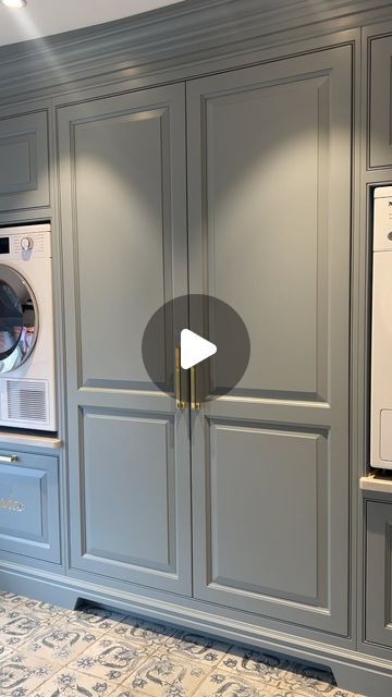 Thomas May Bespoke on Instagram: "Bespoke walnut drying racks in one of our temperature and humidity controlled laundry room cabinets" Landry Designs Room, Laundry Room Drying Rack Ideas, Beautiful Laundry Rooms, Queenstown House, Laundry Room Storage Cabinet, Utility Room Ideas, Laundry Room Drying Rack, Laundry Hanging, Laundry Room/mudroom