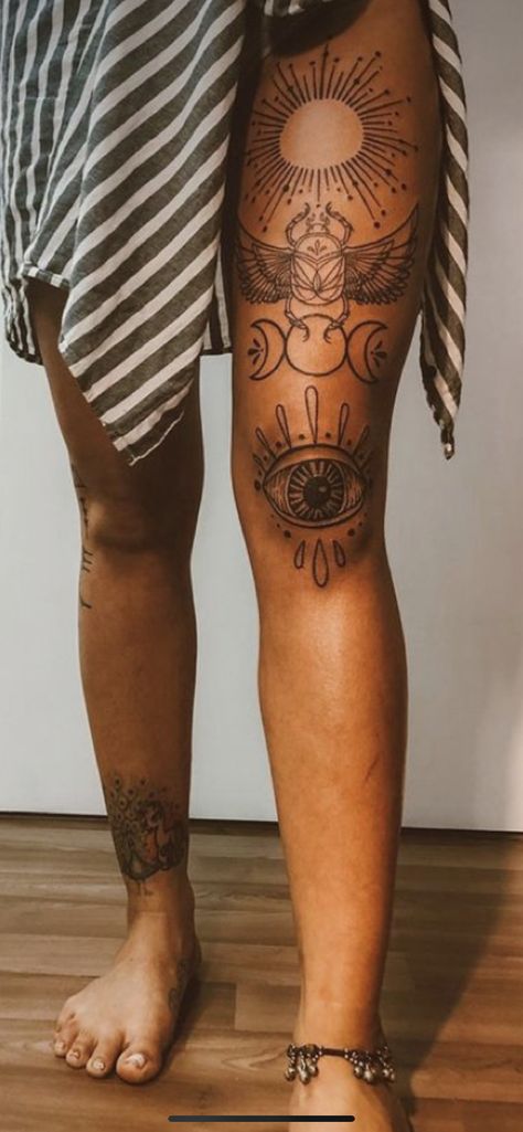 Patch Work Tattoo Legs Women, Hippy Tattoo Sleeve, Cute Leg Sleeve Tattoo, Viens Tattoos, Eye Tattoo On Knee Cap, Boho Hippy Tattoo, Boho Leg Sleeve Tattoo, Henna Knee Tattoo, Chakra Leg Tattoo