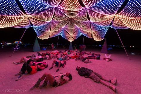 br Burning Man Pictures, Burning Man Camps, Burning Man 2015, Afrika Burn, The Burning Man, Burning Man Art, Black Rock City, Surreal Photos, Holiday Trip