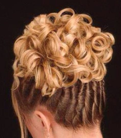 Late 90's/early 2000's updo w/twists Barrel Curls, Plaits Hairstyles, Homecoming Hairstyles, Shakira, Hair Today, Hair Dos, Prom Hair, Hair Updos, Up Hairstyles