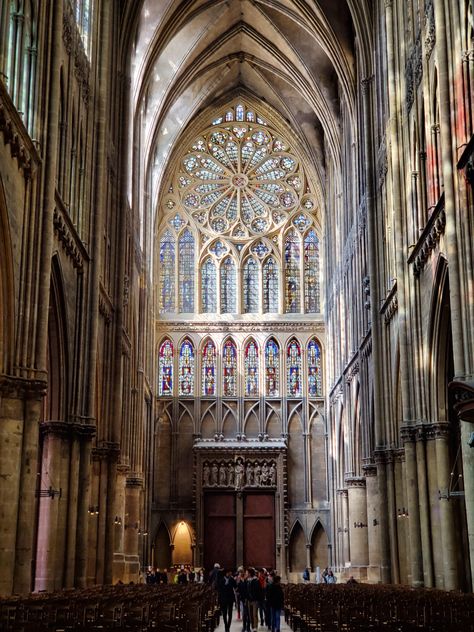 Metz Cathedral France. There are 6500 square meters of stained glass in this neo-gothic masterpiece earning it the nickname of Gods Lantern. Cathedrals Interior, Neo Gothic Architecture, French Cathedrals, Neo Baroque, Neo Gothic, Adventure Landscape, Gothic Church, Fallout New Vegas, Gothic Architecture