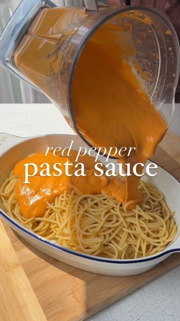 Red Bell Pepper Sauce, Roasted Red Peppers Recipes, Bell Pepper Sauce, Red Pepper Pasta Sauce, Carleigh Bodrug, Vegan For A Week, Red Pepper Recipes, Vegan Recepies, Red Pepper Pasta