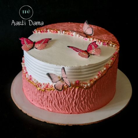 Fault line cake Trending Cake Designs, Fault Line Cake, Cakes Design, Decorating Frosting, Cake Hacks, Irish Cottage, Whipped Cream Frosting, Cake Decorating Frosting, Simple Cake