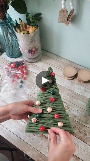 Craft Christmas Trees, Cardboard Christmas Tree, Happy Sunday Friends, Gag Gifts Christmas, Craft Projects For Kids, Diy Christmas Tree, Christmas Wood, Diy Holiday, Christmas Joy