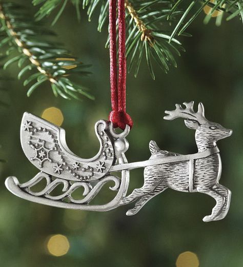 Splendid Ideas For Christmas Tree Decoration With Silver And Gold Ornaments Old Fashion Christmas Tree, Yard And Garden, Reindeer And Sleigh, Metal Ornaments, Unique Christmas Ornaments, Ideas For Christmas, Gold Ornaments, Old Fashioned Christmas, Christmas Tree Decoration