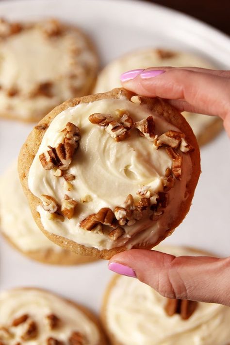 These Butter Pecan Cookies Have The Most Addictive Buttercream FrostingDelish Cookies Frosting, Pecan Cookie, Salted Caramels, Coconut Biscuits, Maple Frosting, Butter Pecan Cookies, Honey Cookies, Best Butter, Pecan Cookies