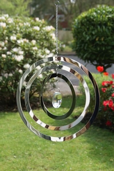 Circles Wind Spinner with Crystal                                                                                                                                                                                 More Whirlygigs Wind Spinners, Wind Spinners Diy, Wind Dancer, Wind Chimes Homemade, Garden Wind Spinners, Wind Art, Metal Wind Spinners, Diy Playground, Lush Lawn