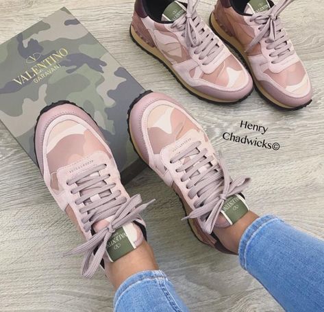 Sport Shoes Outfit, Valentino Trainers, Women Sport Shoes, Valentino Sneakers, Sports Shoes Outfit, Adidas Sneakers Women, Valentino Shoes, Valentino Women, Girls Club