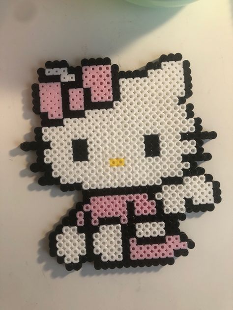 Sanrio Melty Beads, Hello Kitty Melting Beads, Sanrio Pearl Beads, Perler Bead Templates Small, Cute Hello Kitty Crafts, Hello Kitty Perler Beads Small, Perler Hello Kitty, Pink Perler Beads, Hello Kitty Fuse Beads