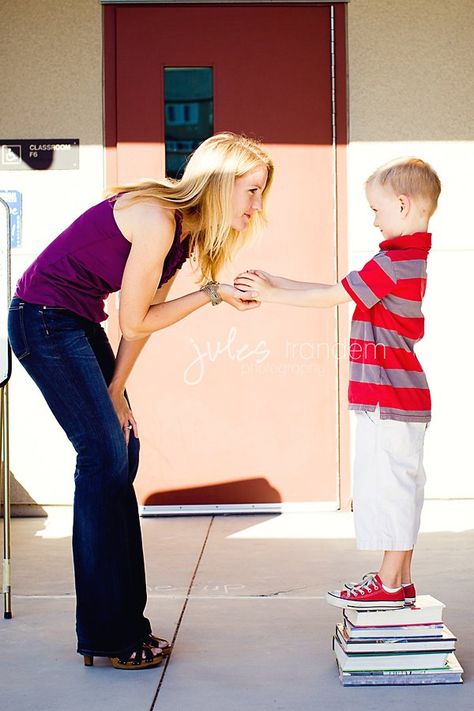 Meet the Teacher Preschool Photo Ideas, Back To School Photo Ideas, Rendering Tips, School Picture Ideas, School Photo Ideas, School Lunchbox Ideas, School Traditions, Back To School Photos, Easy School Lunches