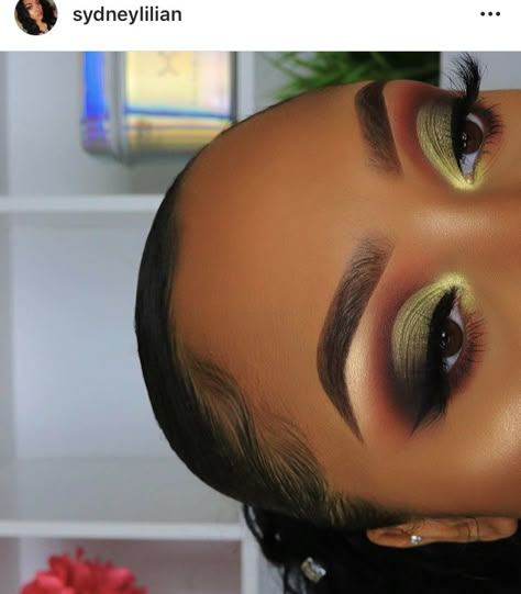 Makeup Verde, Banana Setting Powder, Green Eyeshadow Look, Fall Eyeshadow Looks, Fall Eyeshadow, Green Smokey Eye, Brown Girls Makeup, Fall Makeup Looks, Makeup For Black Skin