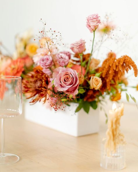 Pro florist tips to infuse your cottage with fall color—follow the link! (📷: Brogen Jessup, Florist tips: Native Poppy) https://thecottagejournal.com/pro-florist-tips-to-infuse-your-cottage-with-fall-color/ Poppy Flower Arrangement, Long And Low Arrangement, Florist Tips, Native Poppy, Cottage Journal, Thanksgiving Flowers, Flower Varieties, Fall Floral Arrangements, Unique Flower