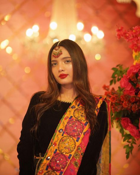 Fatima Faisal, Shadi Dresses, Education University, Pakistani Formal Dresses, Lace Dress Design, Pakistani Fancy Dresses, Celebrity Biographies, Pakistani Dramas, Instagram Influencer