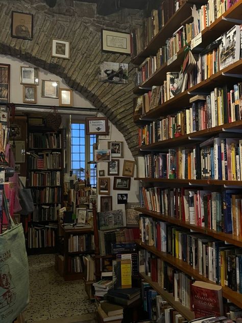 Library In Italy, Rome Bookstore, Seaside Bookstore, Italy Bookstore, Italy Library, Book Store Aesthetic, Cafe Bookstore, Bookshop Café, Bookstore Aesthetic