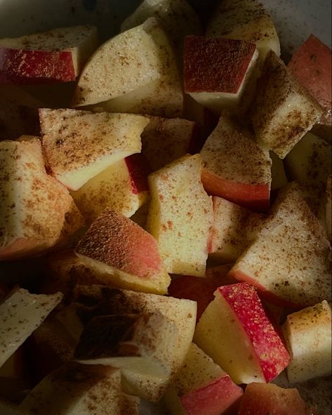 Apple Core Aesthetic, Dumpling Aesthetic, Aesthetic Snacks Healthy, Apple Jack Aesthetic, Apple Aesthetic Fruit, Apples Aesthetic, Cinnamon Aesthetic, Aesthetic Snacks, Aesthetic Fruits