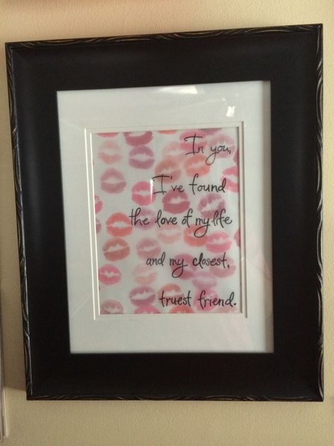 DIY Lipstick Kiss and Quote in Frame Framed Lipstick Kisses, Kisses Picture Lipstick, Lipstick Kiss Artwork, Kisses Painting Lipstick For Bf, Lipstick Art Canvas Kiss, Diy Picture Frames Ideas For Boyfriend, Kiss Canvas For Boyfriend, Kiss Decorations, Kiss Canvas