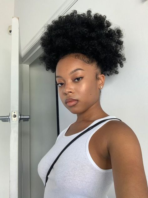 Big Puff Natural Hair, High Puff Natural Hair 4c, Afro Puff Hairstyles, High Puff, Afro Hair Care, Natural Hair Short Cuts, Hair Puff, Quick Natural Hair Styles, Pelo Afro