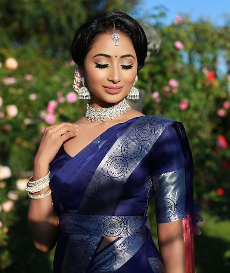 Stunning South Indian Bride In Chokers With Kanjeevaram Sarees Bridal Sarees South Indian Blue, Navy Blue Kanchipuram Saree, Makeup For Navy Blue Outfit, Blue Bridal Saree, Blue Wedding Saree, Saree With White Blouse, Blue Satin Saree, Tamil Saree, Navy Blue Saree